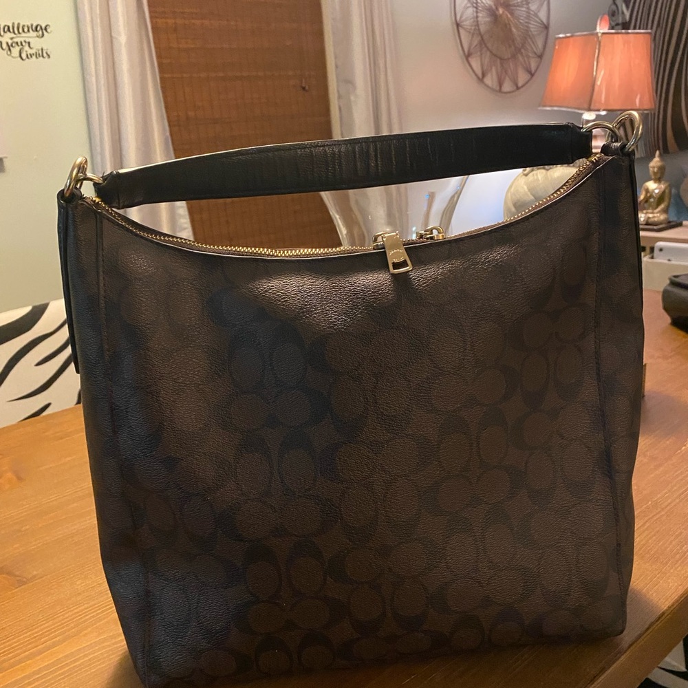 Coach Celeste Hobo
